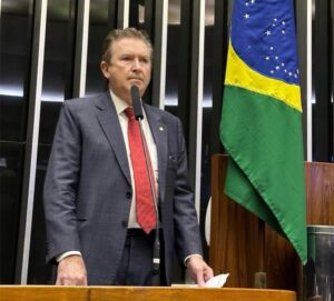 Luciano Ducci é contra PEC da Blindagem